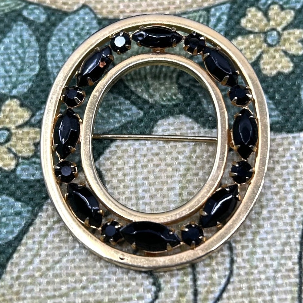 Vintage Gold Tone Black Morning Style Round Wreath Black Rhinestone Brooch